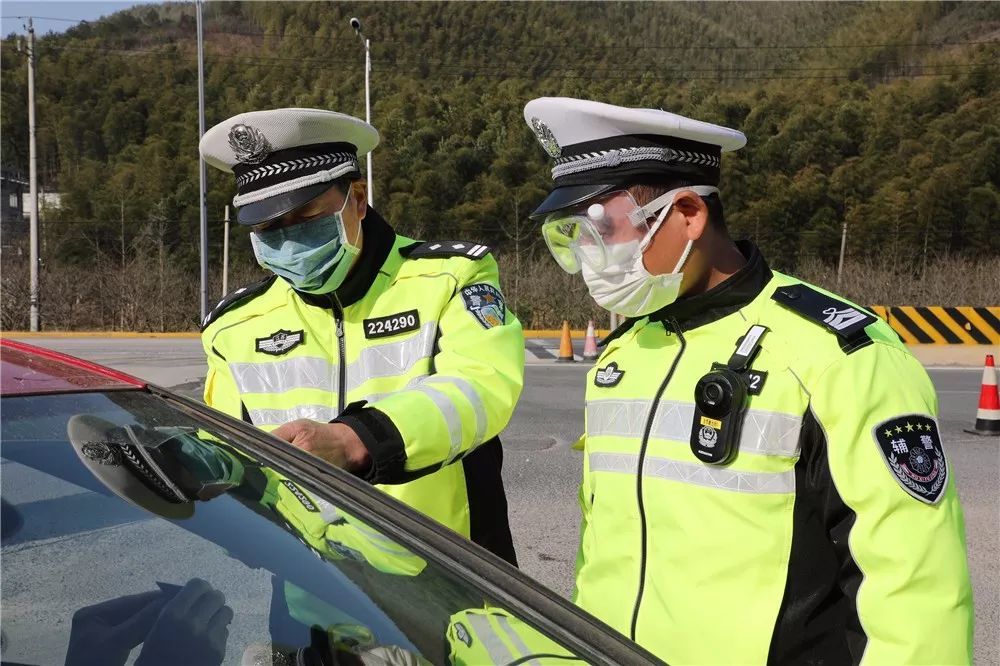 最美抗疫"逆行者" | 镇守宜兴"南大门"的59岁"倔"警察