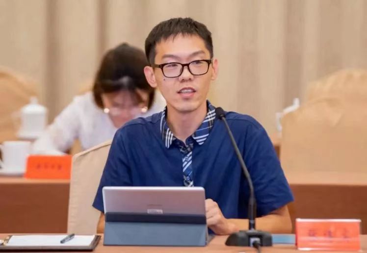《扬子江文学评论》青年批评家论坛 | 张博实：叙事“变奏”与人性之“隐”的探寻——重估1980年代余华写作转型的文学史意义