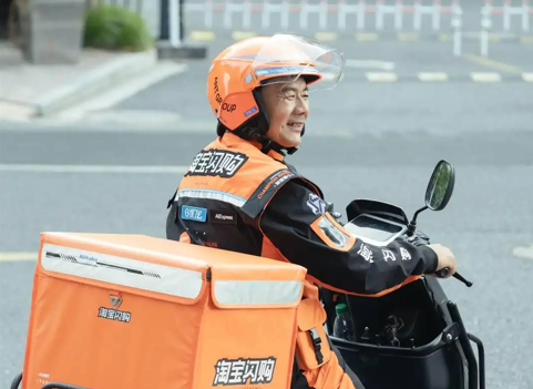 张杰 徐千然：上春晚的外卖诗人去了罗马——王计兵把母亲的名字写成书