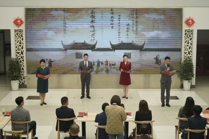  2026年仪征市“全民阅读活动周”暨“一人，一书，一城”撤县设市40周年文献著作展开幕