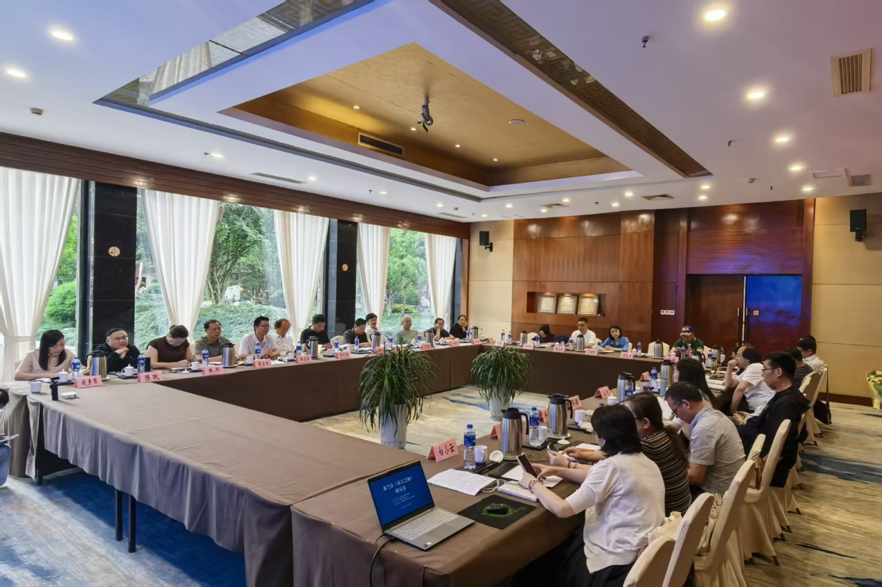 专家学者研讨布兰臣诗集《语言之初》